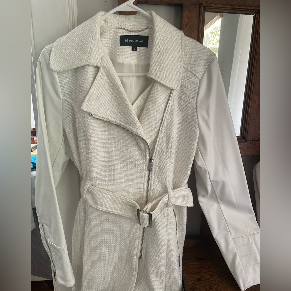 Ladies large three seasons coat. Faux leather sleeves and fabric body.